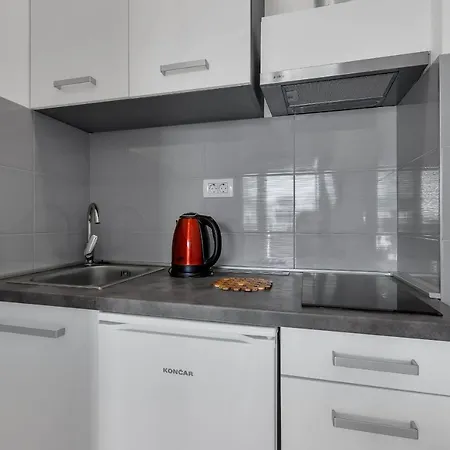 Sea Breeze Apartment *