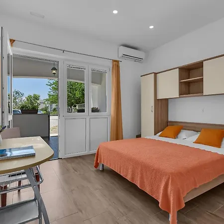 Apartment Sea Breeze *