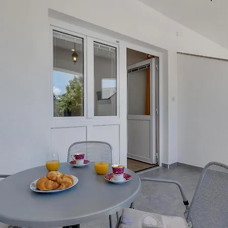 Apartment Sea Breeze Tucepi